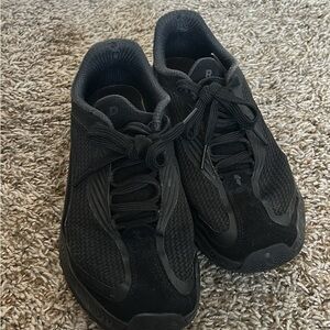Men's Black Athletic Shoes
